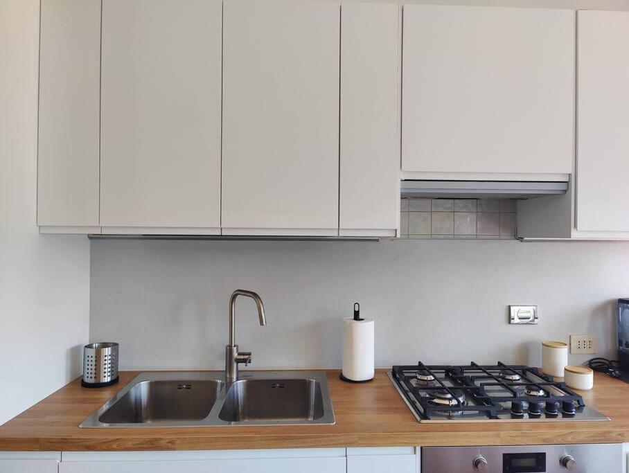 Culla Di Diego Box Auto, Sospesi Nel Cielo! Apartamento